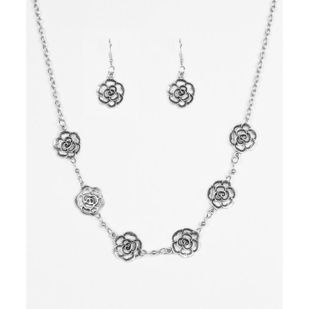 Rosebud Rapture - Silver
Necklace and Earrings